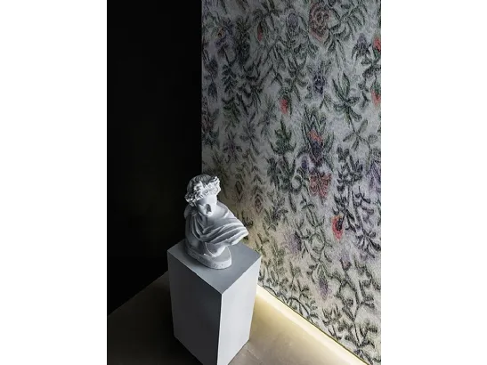 Carta da parati vinilica A Tratti con disegno floreale di Wall&Decò