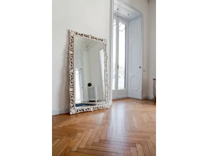 Specchio ampio Agrip con cornice floreale in legno laccato Bianco opaco di Tonin Casa