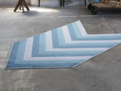Tappeto nei toni del blu Arrow di Besana Moquette