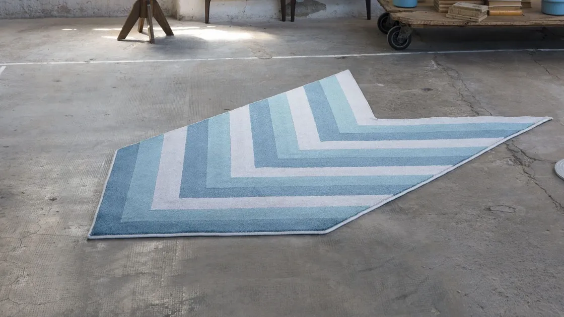 Tappeto nei toni del blu Arrow di Besana Moquette
