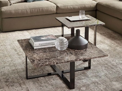 Tavolino Heathrow con top in marmo di Rosini Divani