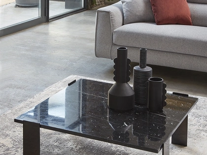 Tavolino Melbourne con top in marmo di Rosini Divani