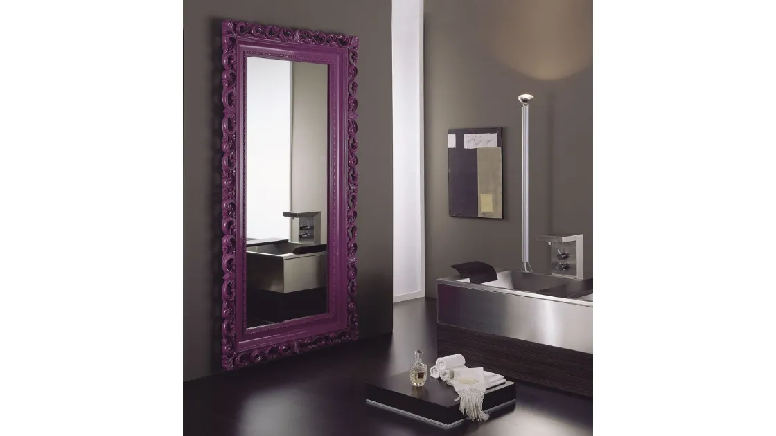 Specchio 06 con cornice barocca in laccato lucido Viola di Vismara Design