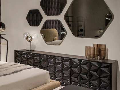 Specchio esagonale Kaleidos di Tonin Casa