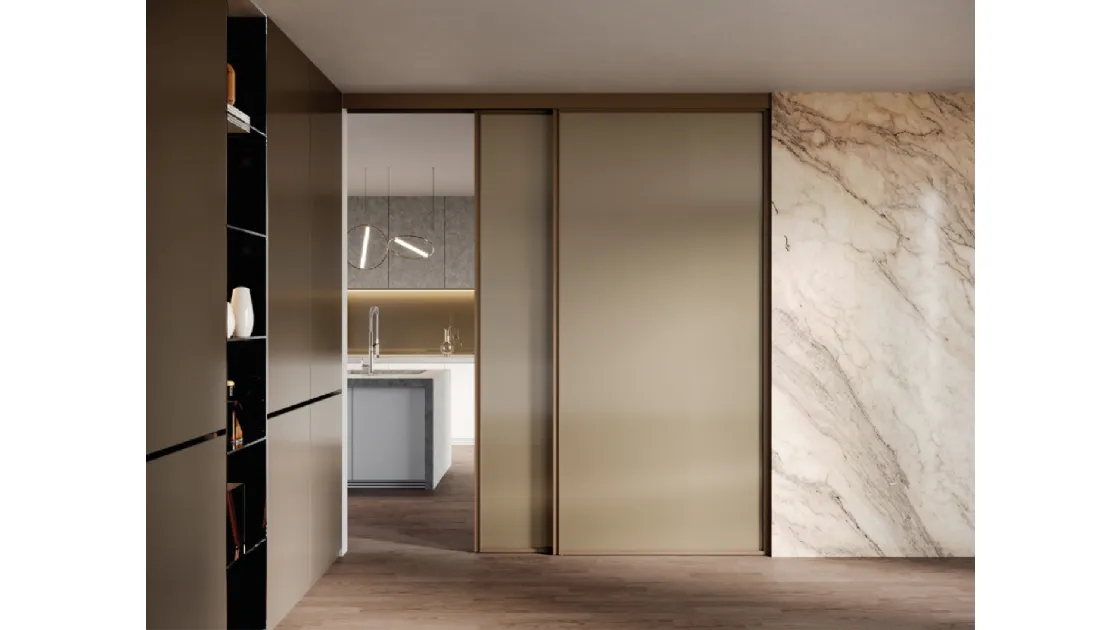 Porta scorrevole per interni con vetro bronzo metallizzato satinato Plinto Fly di In Forma