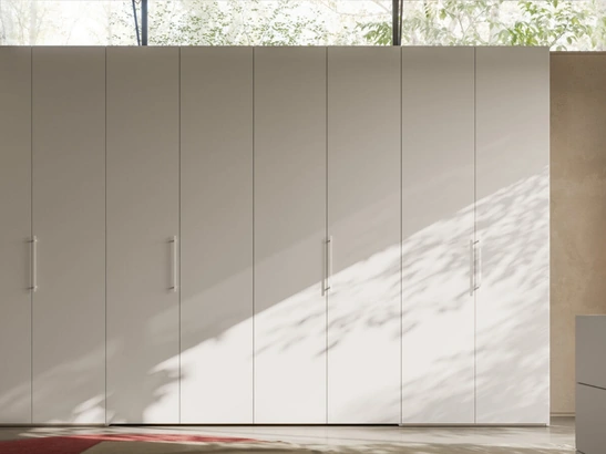 Armadio con anta battente Liscia + M 14 + cabina Alea 37 di Orme