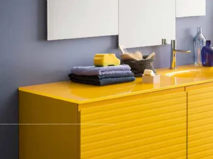 Mobile da bagno sospeso in laccato opaco e top in vetro lucido giallo Memento 05 di Birex