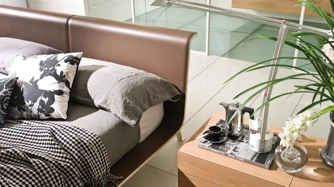 Letto Aprile rivestito in Cuoio di Radice Mobili