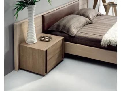 Letto in rovere massello con testiera con inserto in pelle Charming Oak Innova 02 di Domus Arte