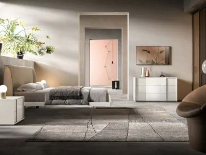 Letto con testiera in tessuto e giroletto in laccato opaco G01 Velvet e Alfa di Mercantini