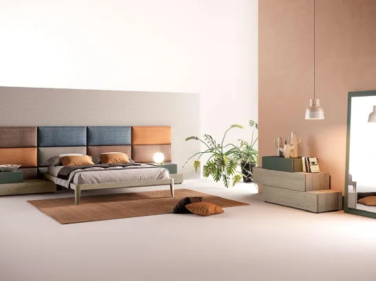 Letto con testiera in tessuto imbottito e giroletto con comodini integrati in legno M03 Puzzle e Beta di Mercantini