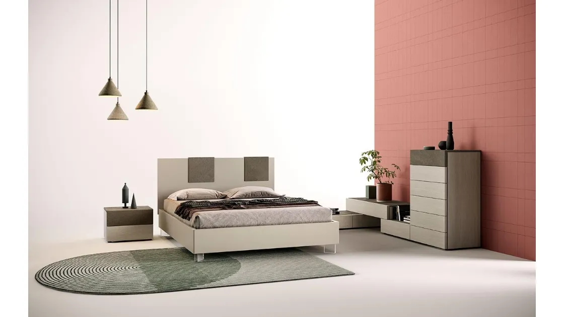 Letto matrimoniale in laccato opaco con testiera M05 Spot e Delta Box di Mercantini