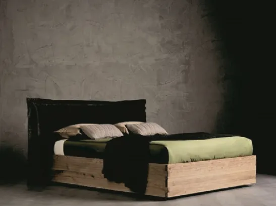 Letto matrimoniale in legno con testiera in tessuto Pegaso di Alta Corte