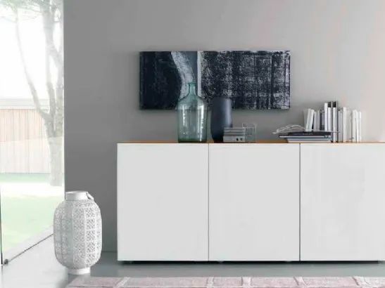 Madia in laccato opaco bianco a tre ante Box C78B di FGF Mobili