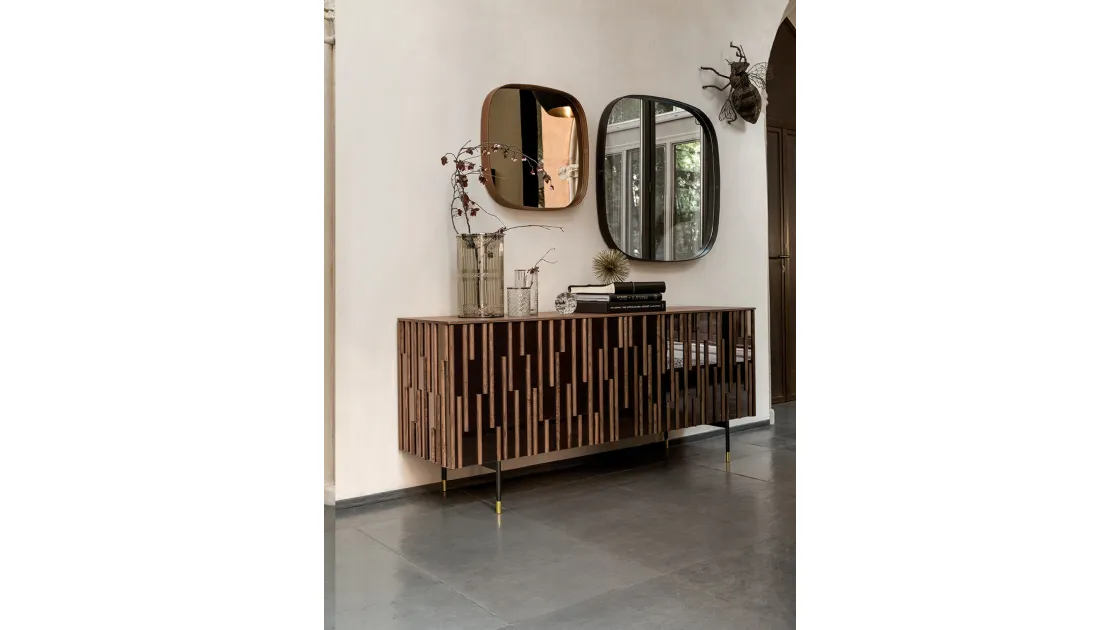 Madia Drops realizzata con gocce in legno massello applicate sulle ante effetto specchio bronzato di Tonin Casa