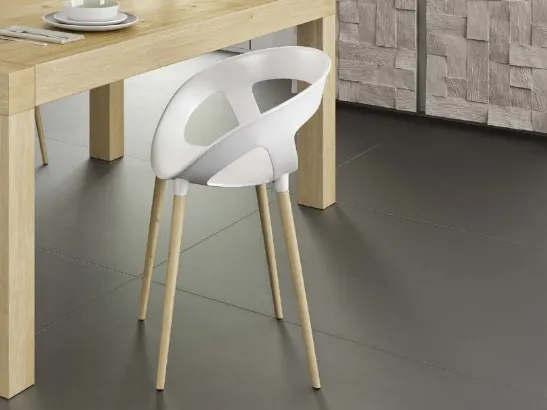 Sedia in plastica con gambe in rovere Biochic Rounded di Domus Arte