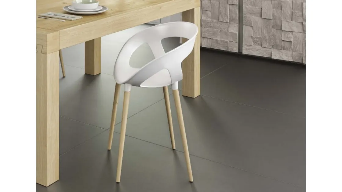 Sedia in plastica con gambe in rovere Biochic Rounded di Domus Arte