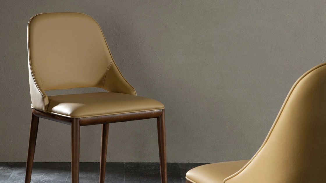 Sedia Malva con seduta rivestita pelle di Tonin Casa