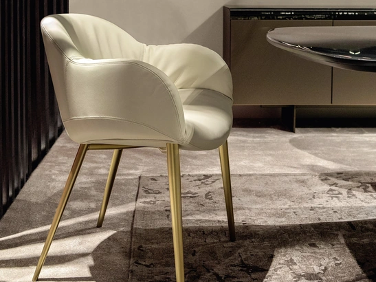 Sedia in pelle imbottita Olympia di Tonin Casa