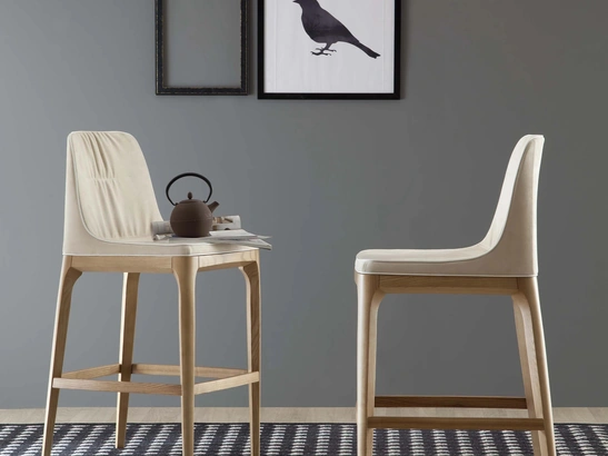 Sgabello in pelle Mivida di Tonin Casa