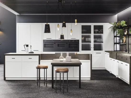 Cucina classica con isola in laccato opaco Bianco e rovere con top in gres Levante di Miton