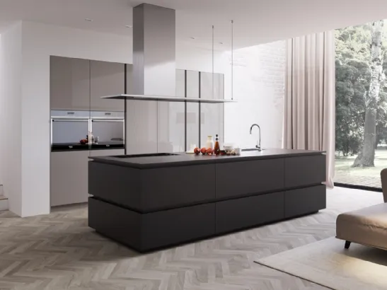 Cucina Design lineare in alluminio con frontali in vetro Tilo di Miton